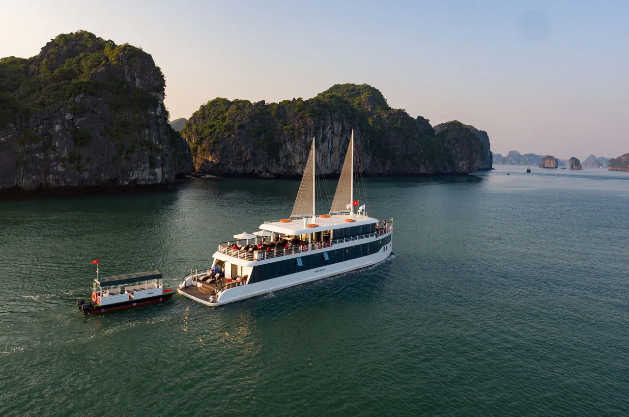 JadeSails (Luxury Day Cruise) - photo 2